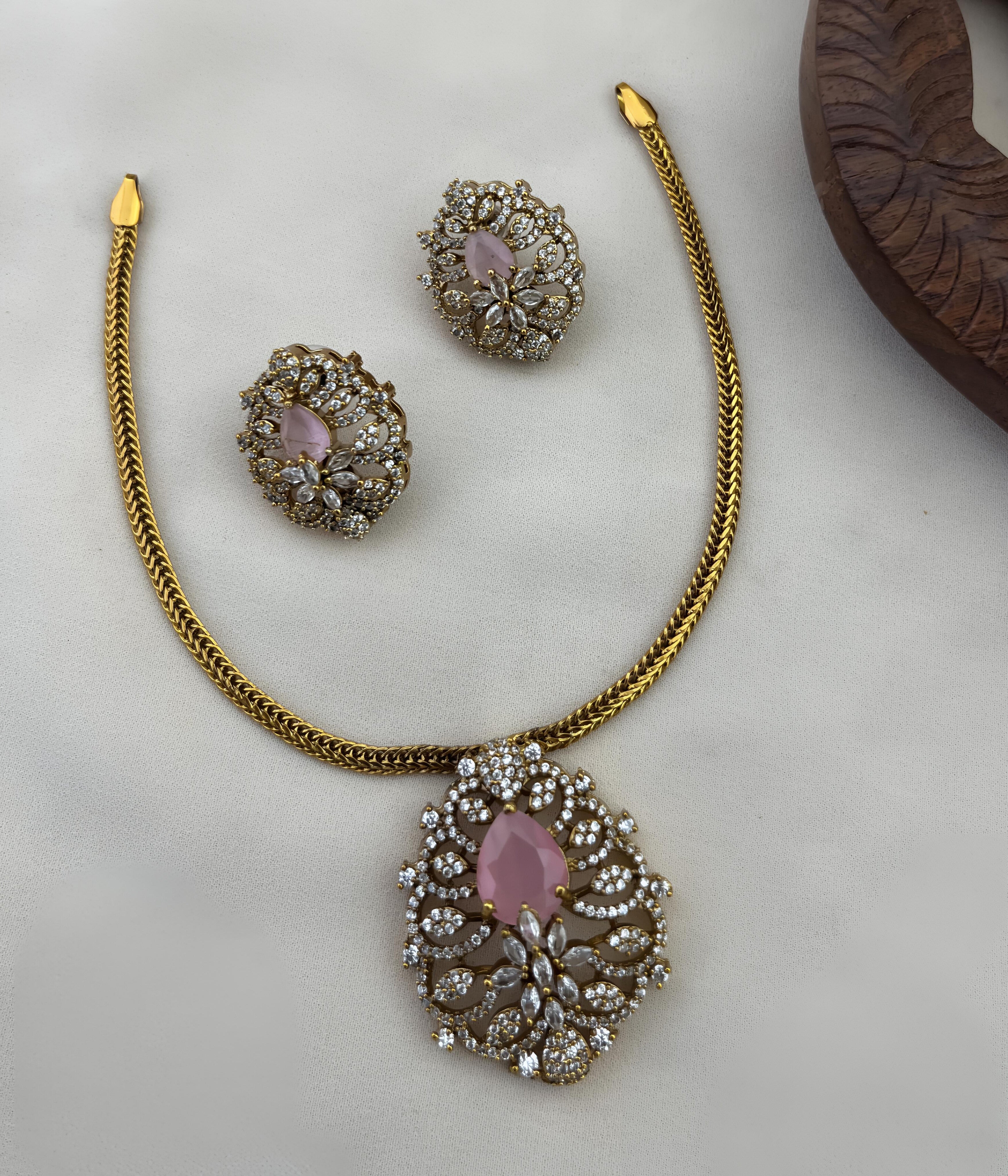 Nayantara Royal Bloom Set