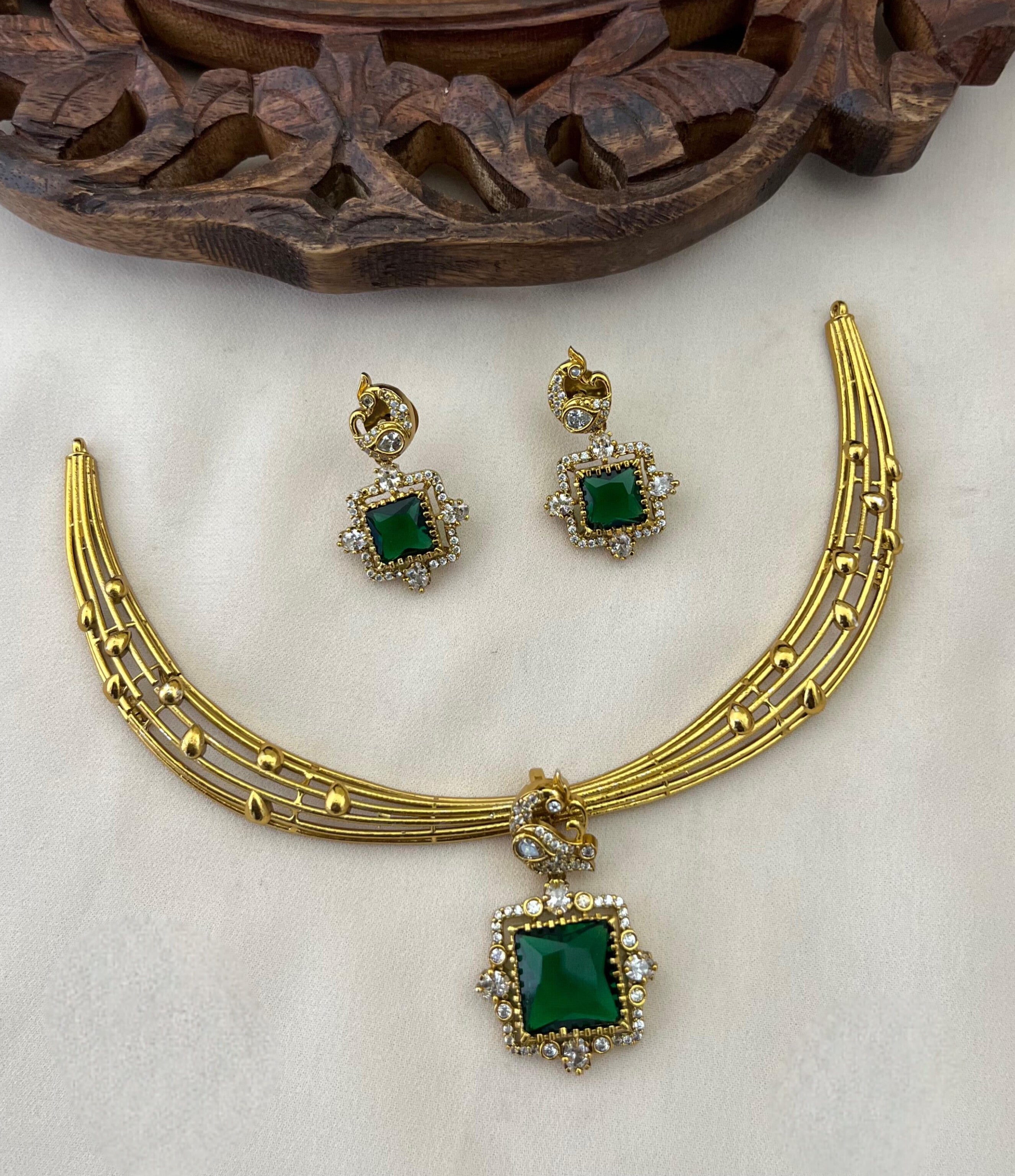 Roselle Peacock Choker Set