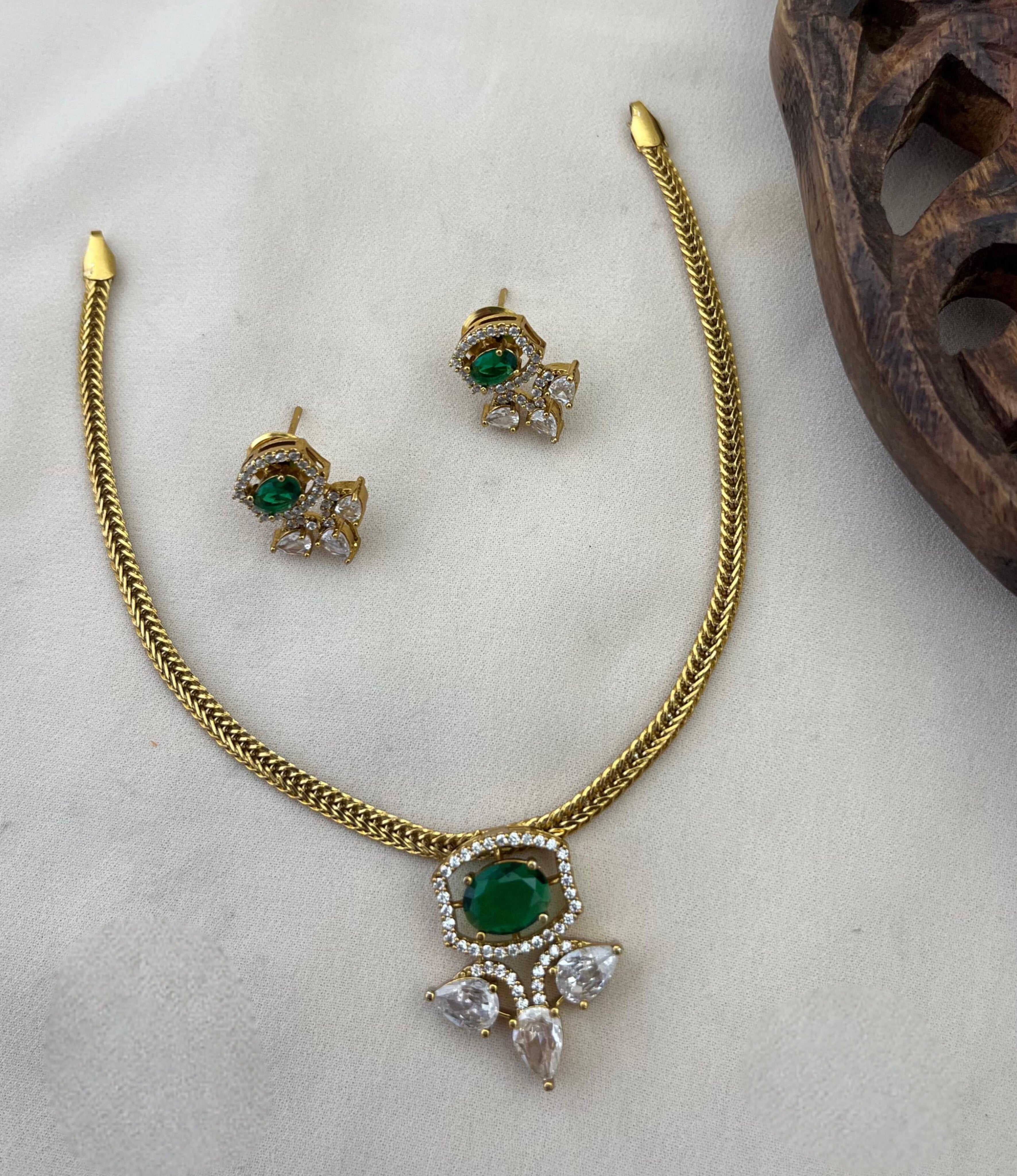 Scarlet Royale Pendant Set