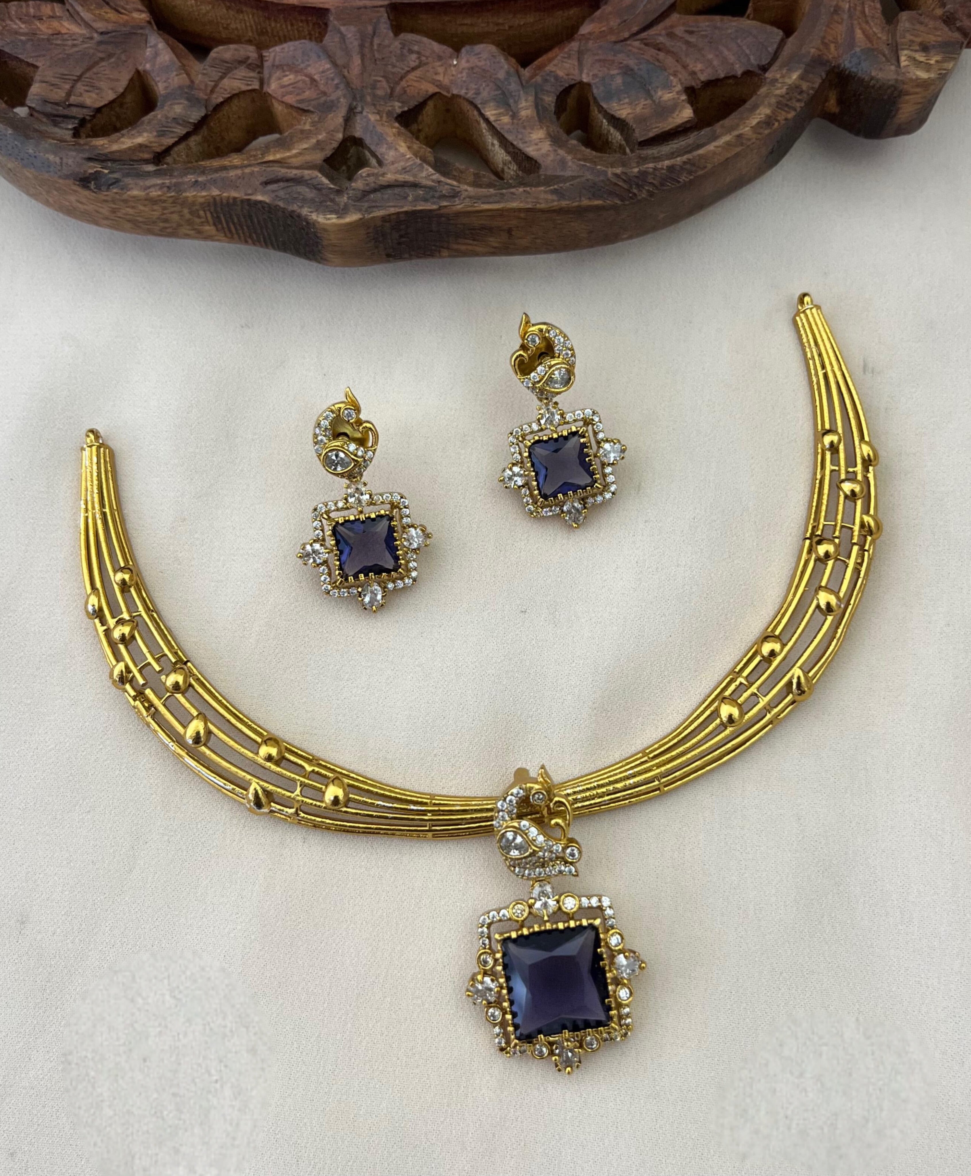 Roselle Peacock Choker Set