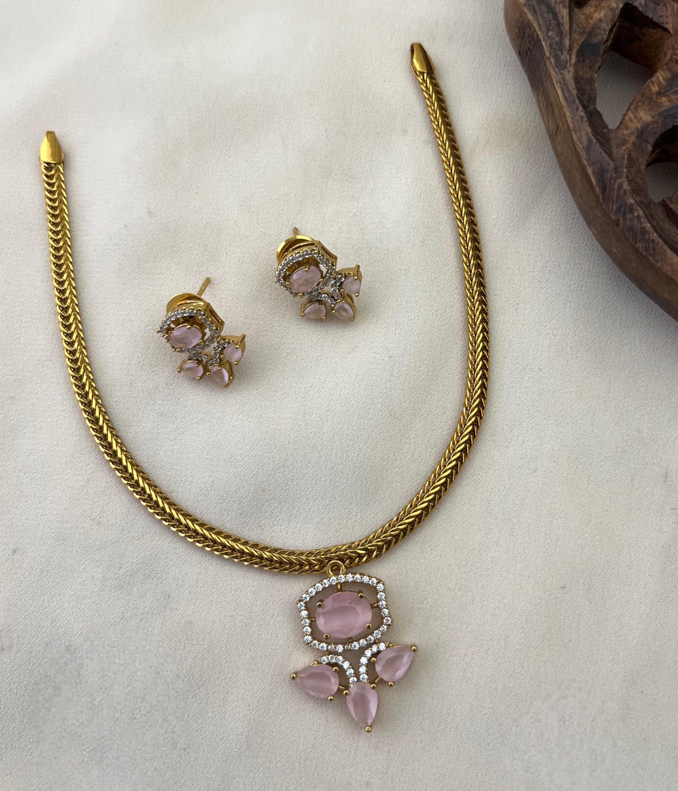 Scarlet Royale Pendant Set