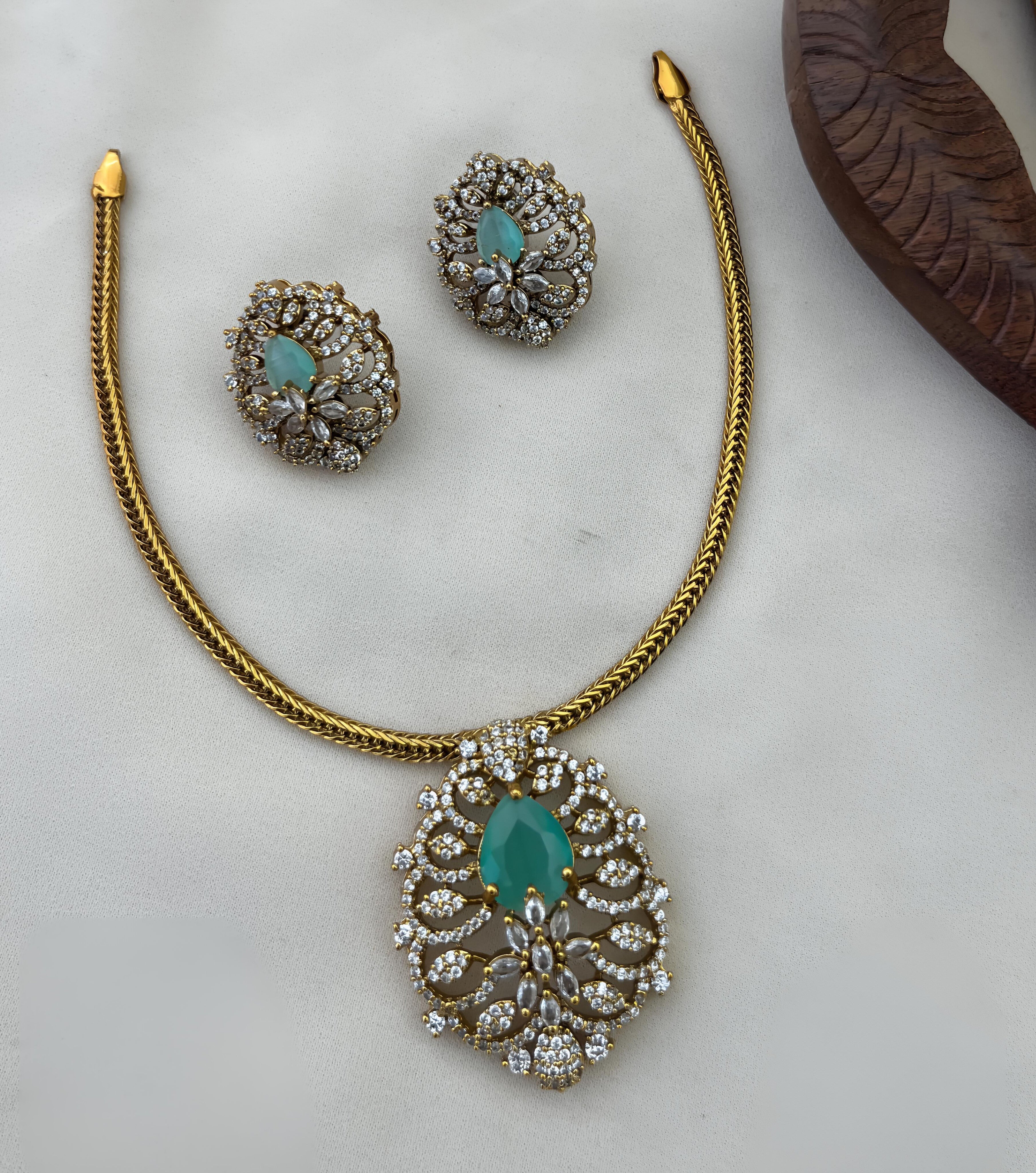 Nayantara Royal Bloom Set