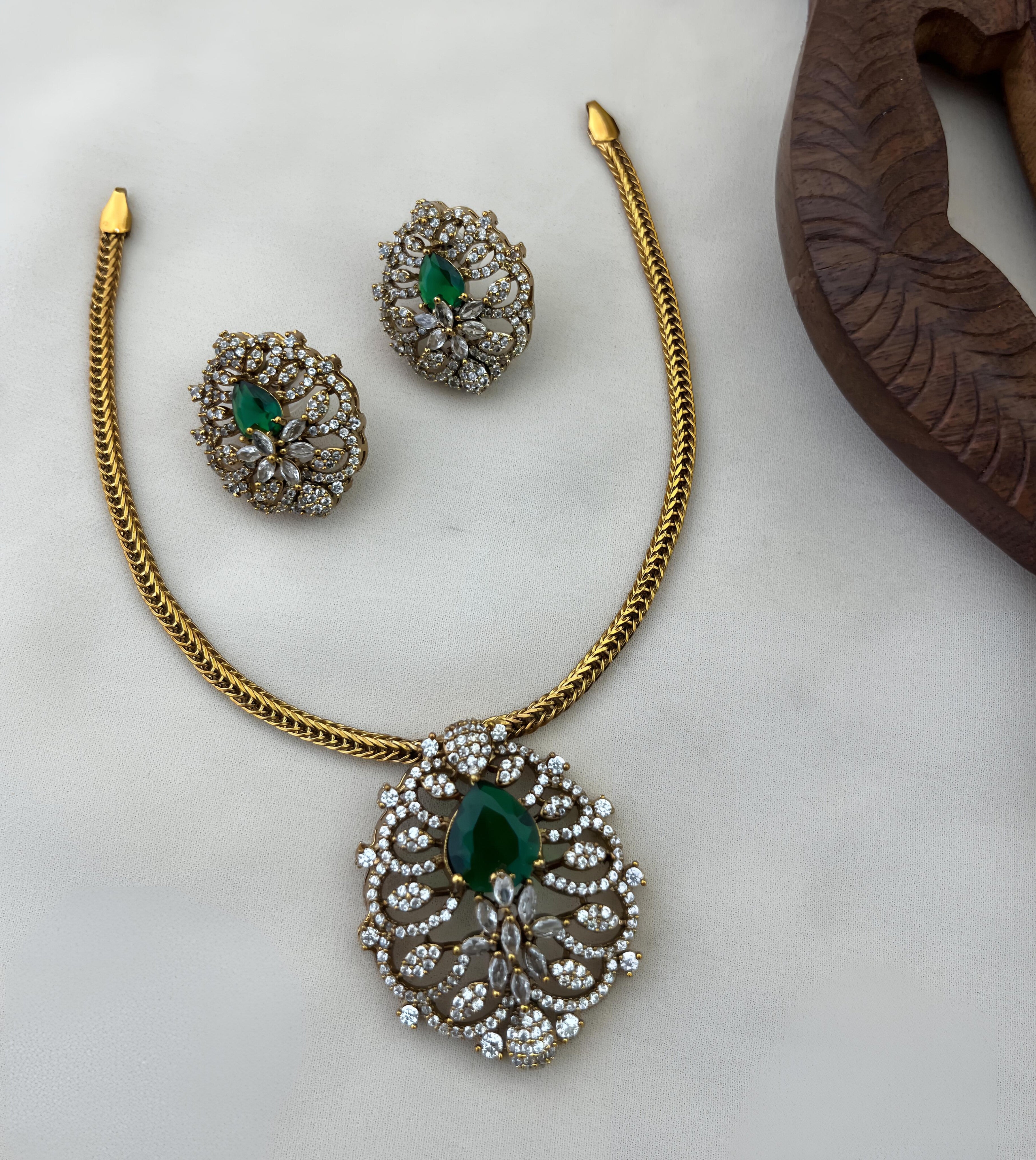 Nayantara Royal Bloom Set