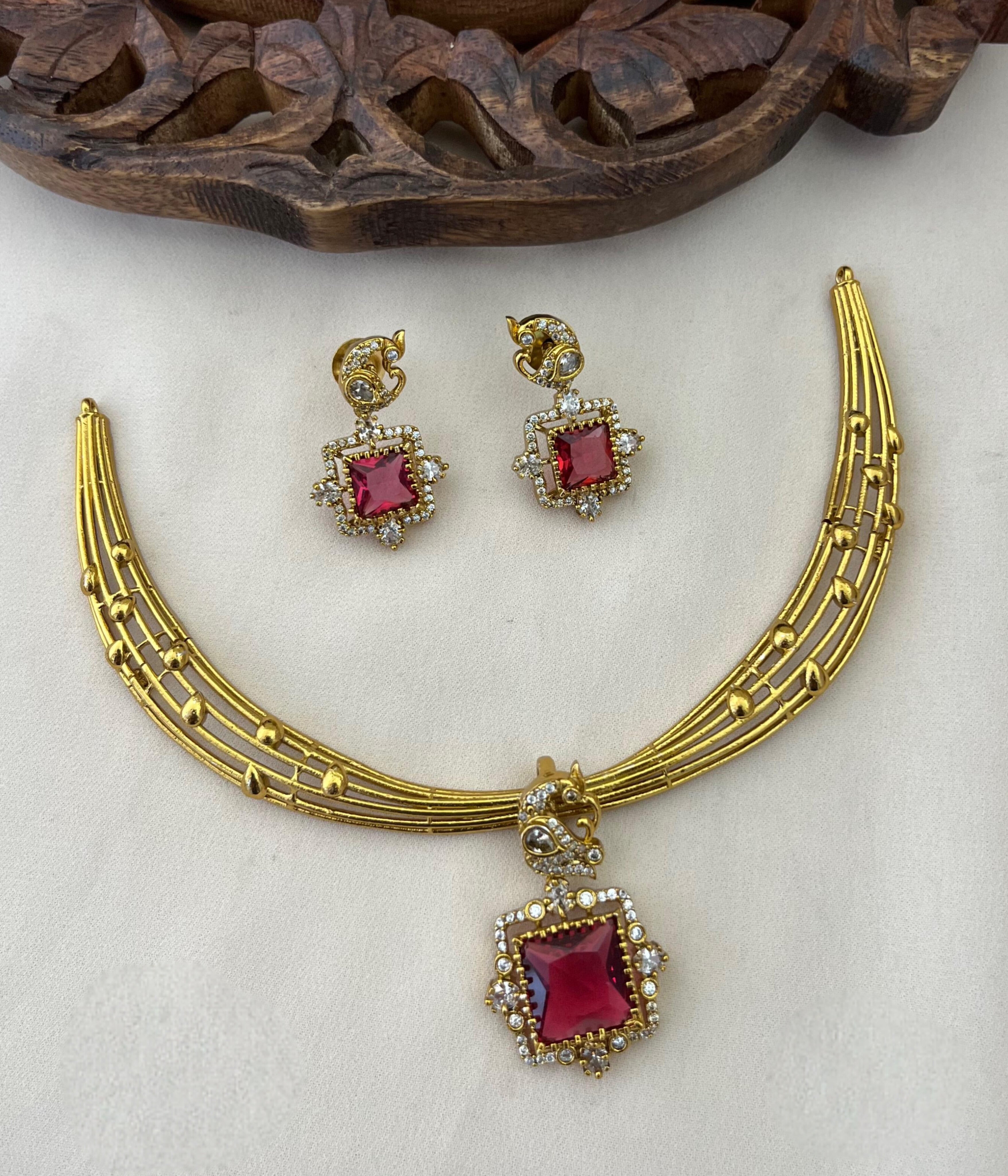 Roselle Peacock Choker Set