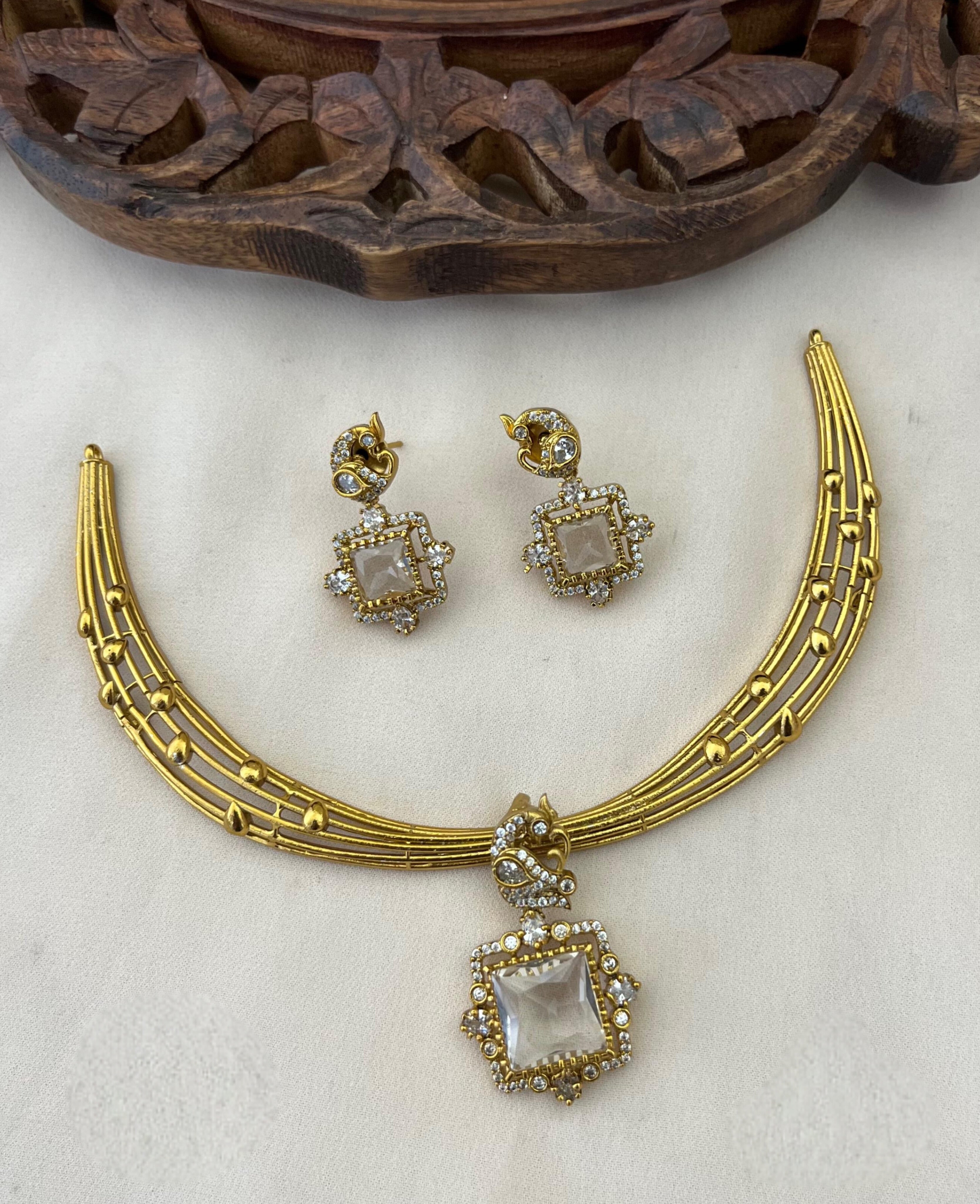 Roselle Peacock Choker Set