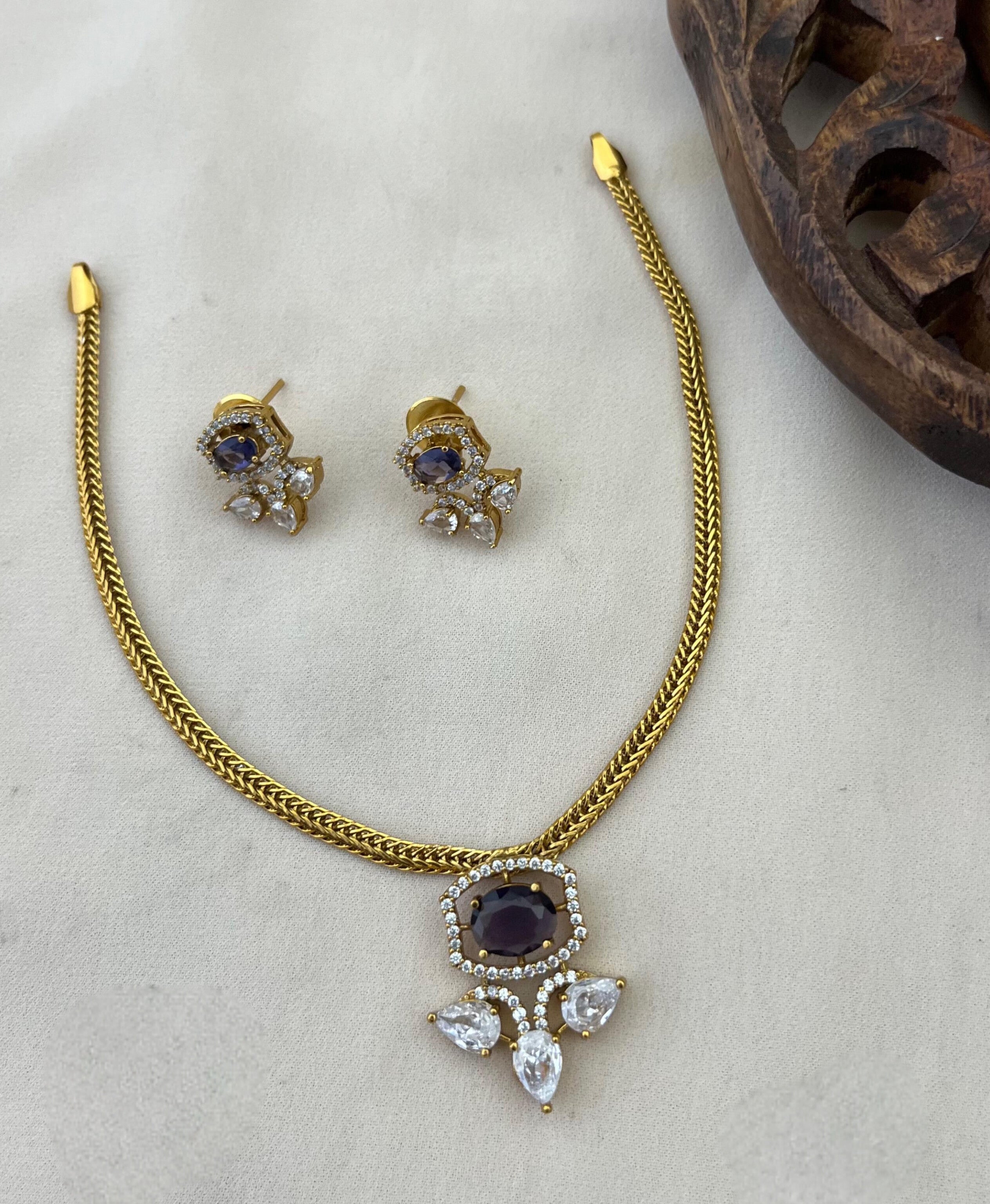 Scarlet Royale Pendant Set