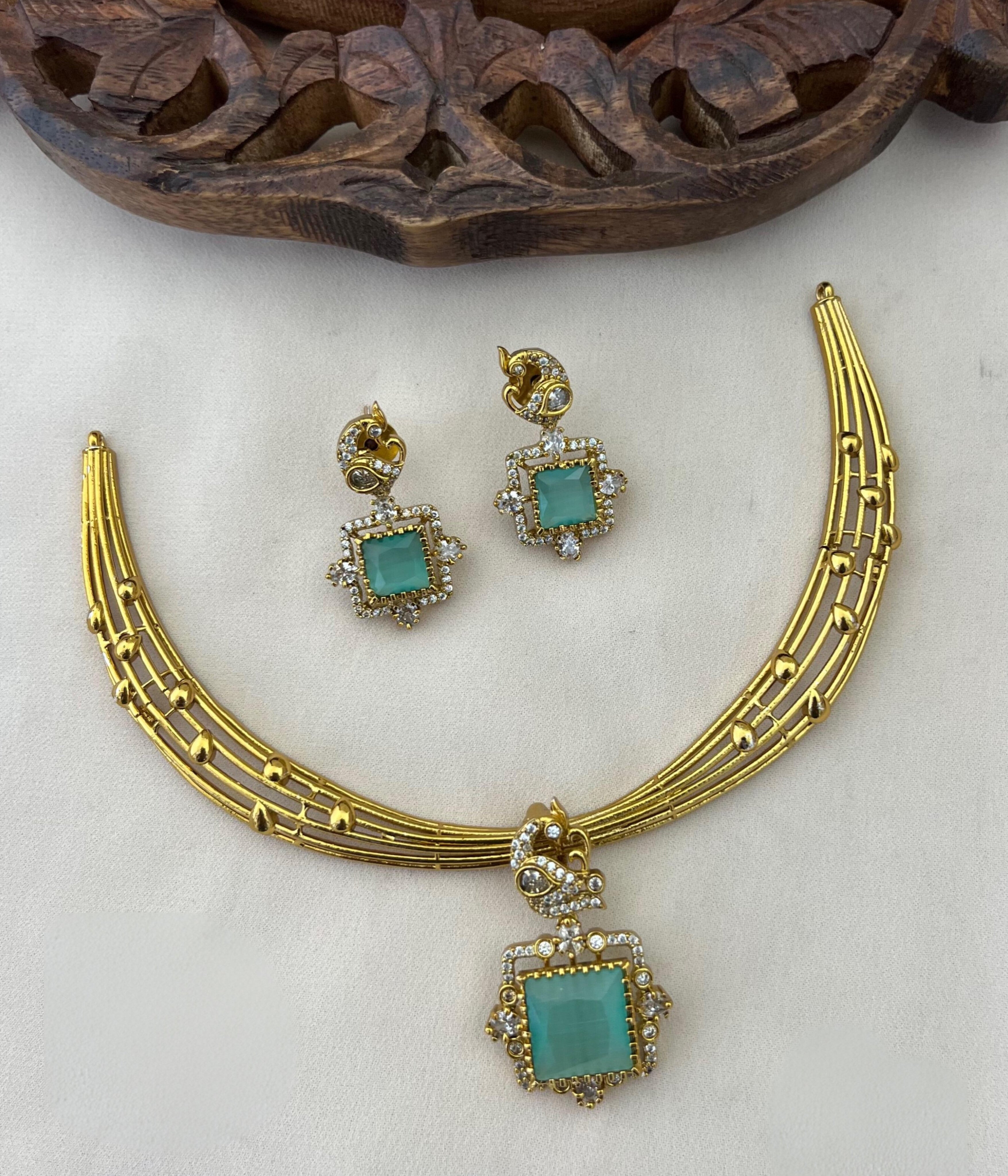 Roselle Peacock Choker Set