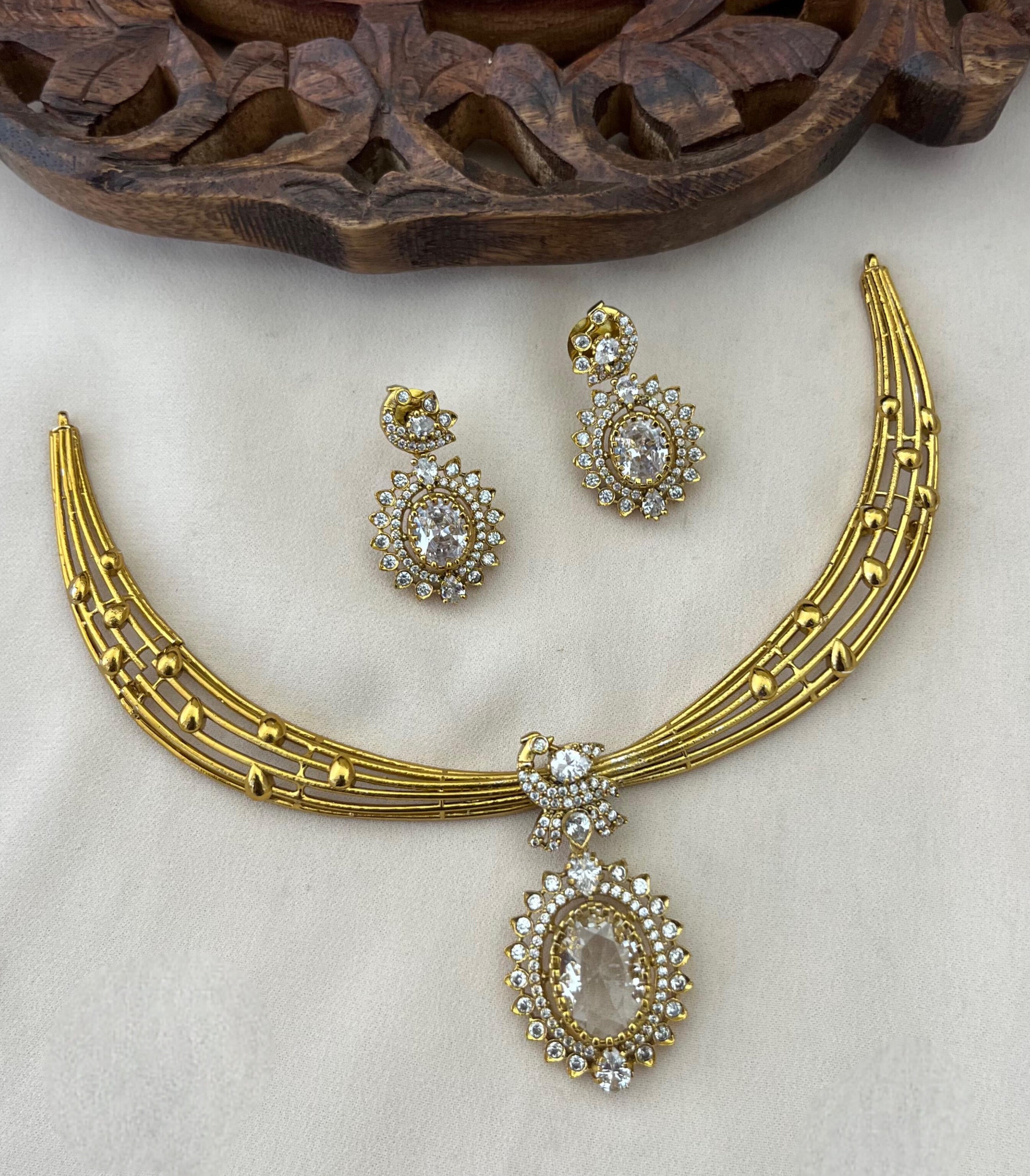 Roselle Peacock Choker Set